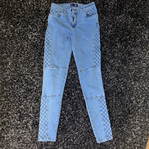 Cuidado con el Perro Jeans - Picture 1 of 6